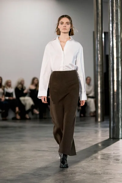 Look 10
